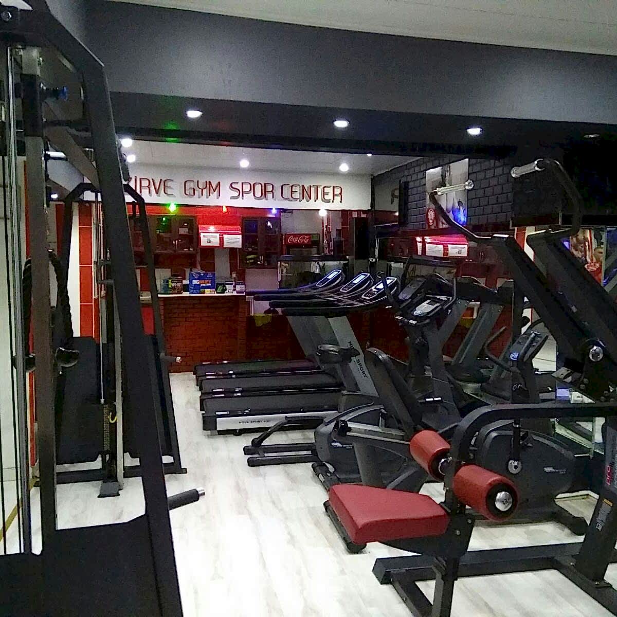 Zirve Fitness Club'den Kareler (1. Şubemiz) Zirve Fitness Club'den Kareler (1. Şubemiz)